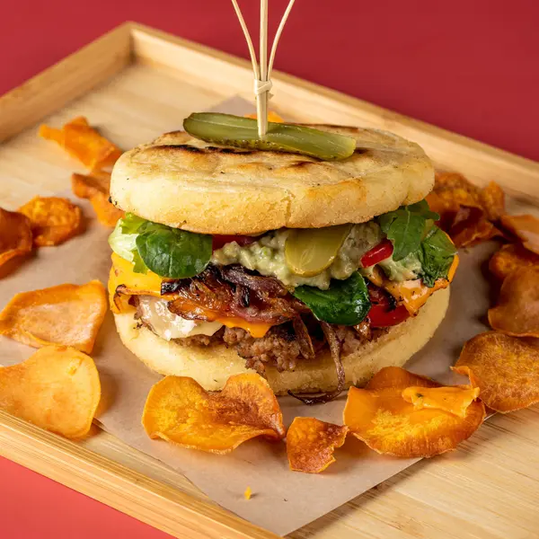 hoppers-cafe-street-food - Arepas burger