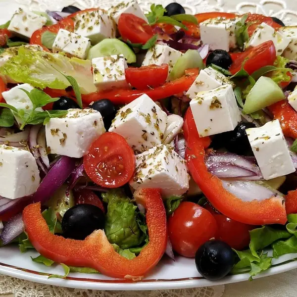 hoppers-cafe-street-food - Greek Salad