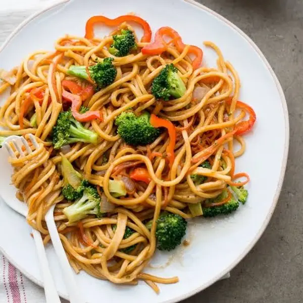 hotel-kolhapuri-tadka-branch-3 - veg noodles