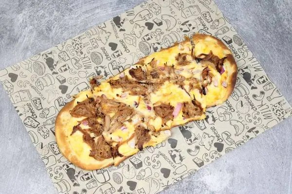 i-heart-mac-and-cheese - BBQ Pulled Pork Flatbread