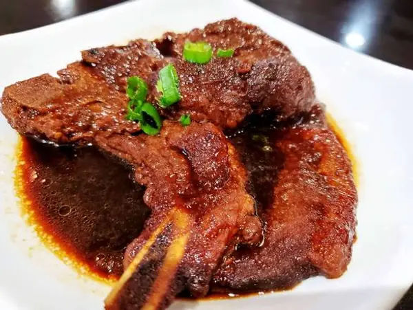 i-shanghai-delight - Braised Pork Chop in brown sauce noodle soup (红烧大排面)