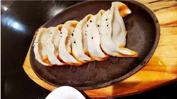 i-shanghai-delight - Pot Stickers (6 pcs) (鲜肉锅贴)