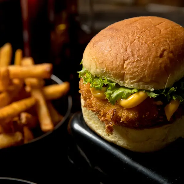 impero-restaurant - chicken burger