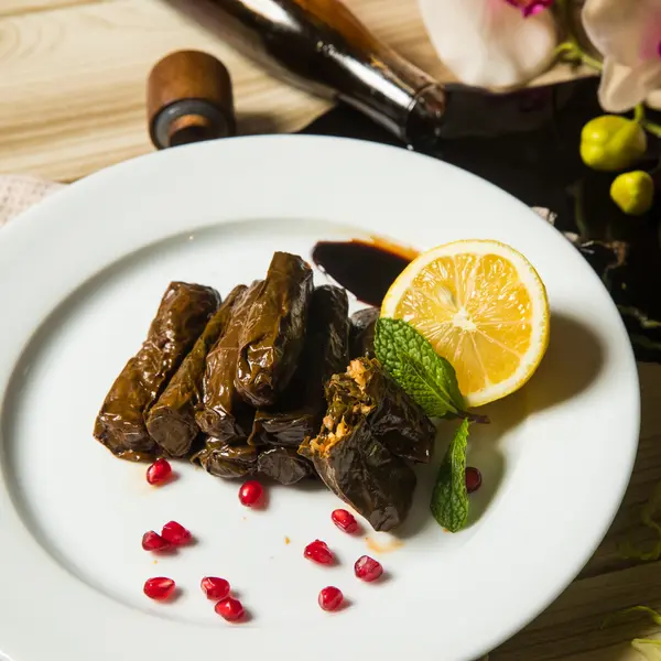 impero-restaurant - vine leaves