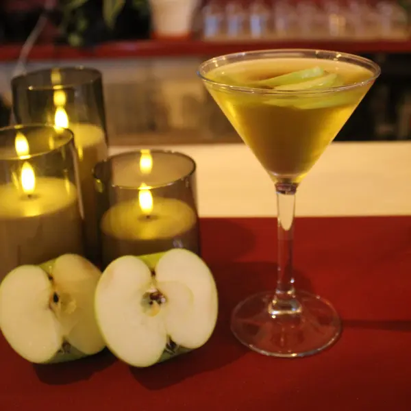 intimo-wine-bar-restaurant - Mezcal Appletini