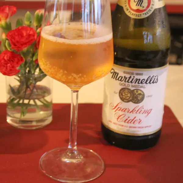 intimo-wine-bar-restaurant - Martinelli's Sparkling Cider