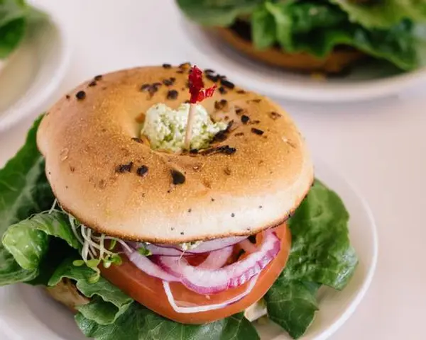 java-beach-cafe - Pesto Veggie Bagel