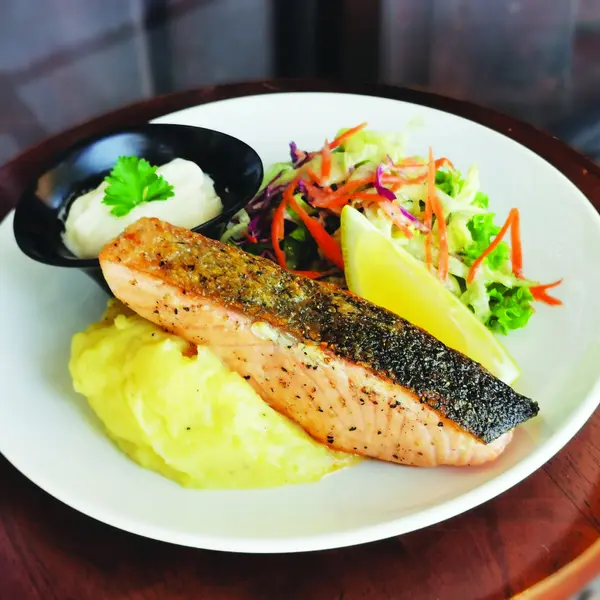 java-flava-cafe - Salmon & Mash