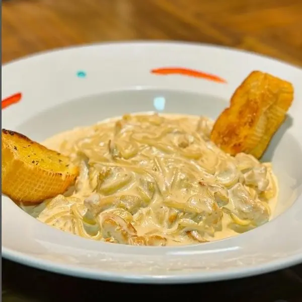 jc-mar-cafe-and-bistro - Alfredo con pollo