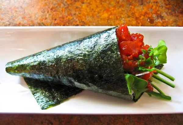 jensai-sushi - Spicy Tuna Hand Roll