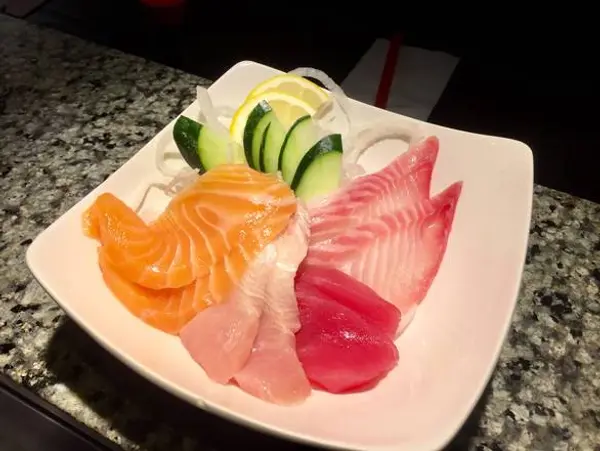 jensai-sushi - 8 Piece Sashimi Starter