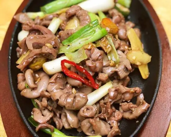 joyful-kitchen - Pork intestine with ginger and green onion in iron plate