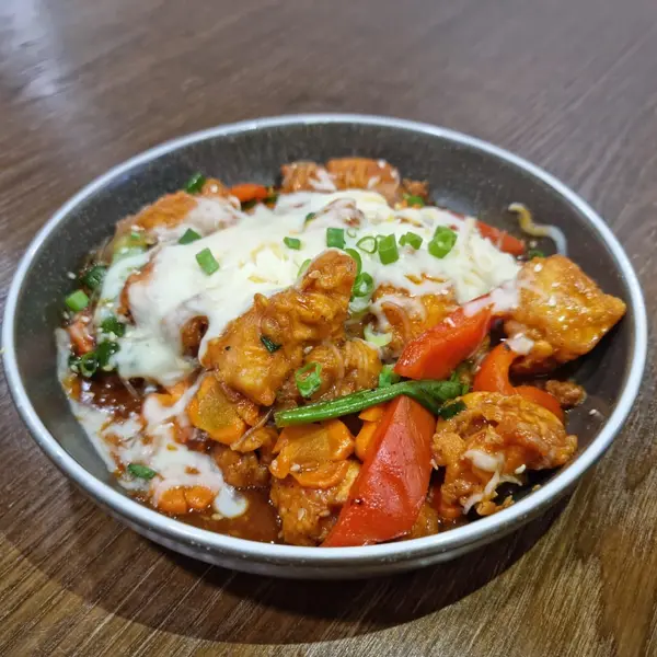 jrs-asian-diner-mawaleh-seeb - Dakgalbi Spicy Chicken Stir Fry