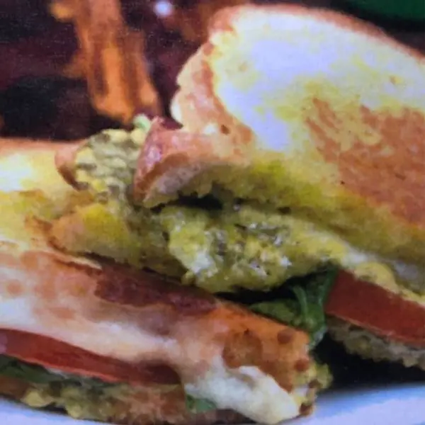 karma-cafe - Pesto Tomatoe Provolone