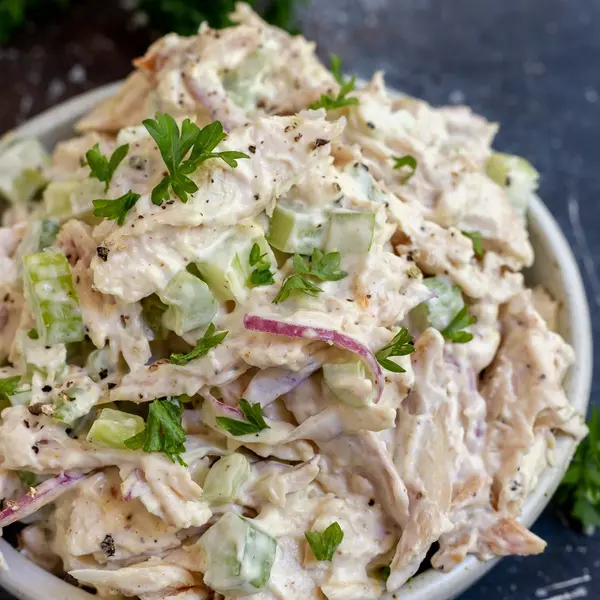 khazri-recreation-and-healthseaside-cafe - Chicken salad in mayonnaise or olive oil