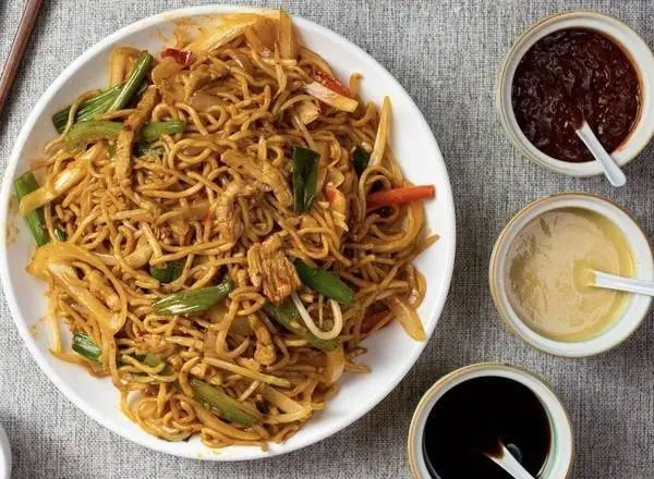 king-kee - Spicy Pork Chow Mein 辣肉絲炒面