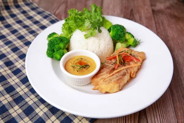 king-of-thai-noodle - Deep Fried Salmon