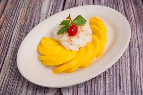 king-of-thai-noodle - Sweet Sticky Rice with Mango (Seasonal)