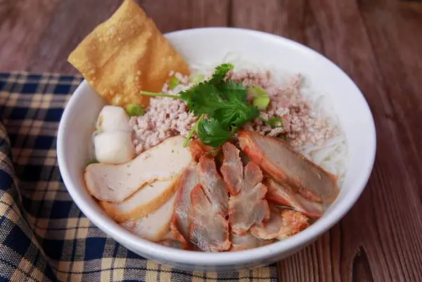 king-of-thai-noodle - Pork Noodle Soup