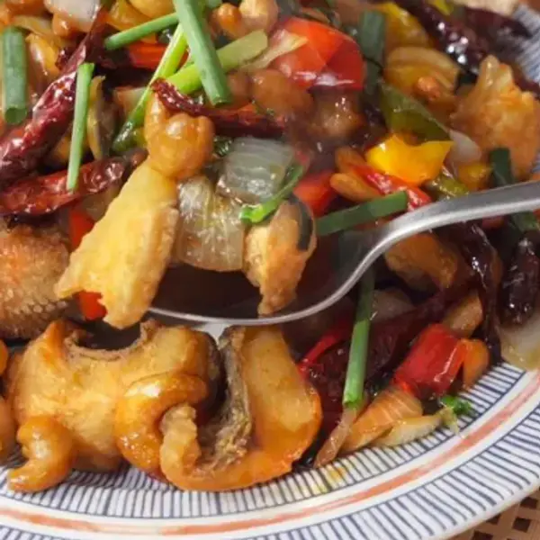 krill-dine-in-style-restaurant - Chilli Fish fillet with Cashew Nuts (Spicy)