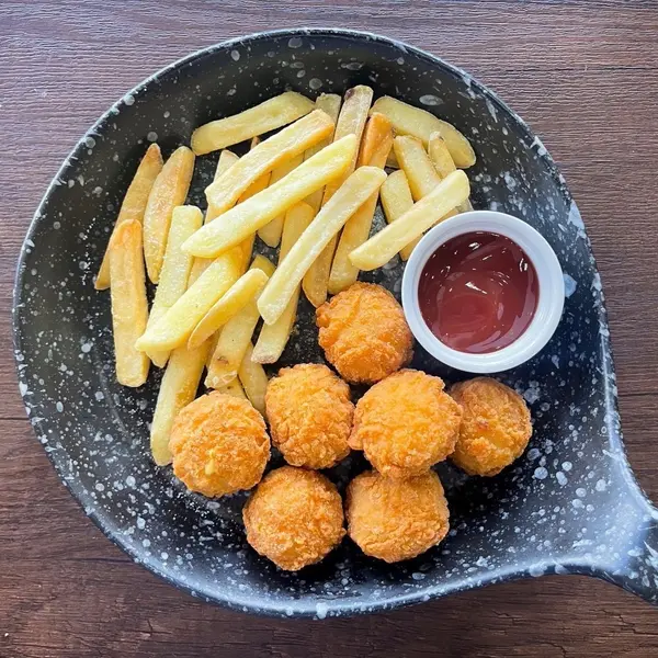 kruekkuean-boardgame-cafe - Chicken Cheese Balls