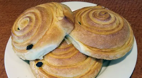 la-bou-o-st - Raisin Custard Croissant