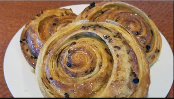 la-bou-o-st - Cinnamon Nut Croissant