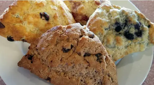 la-bou-o-st - Wheat Raisin Scone