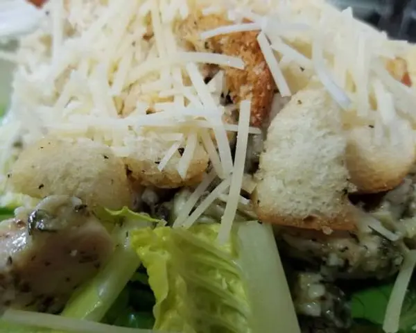 la-bou - Chicken Caesar Salad