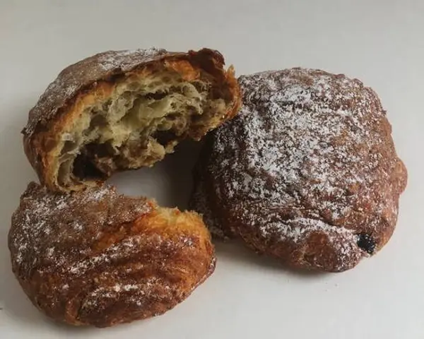 la-boulangerie - Chocolate Hazelnut Croissant