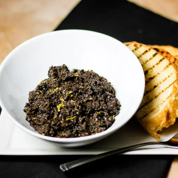 la-brasserie-restaurant - tapenade