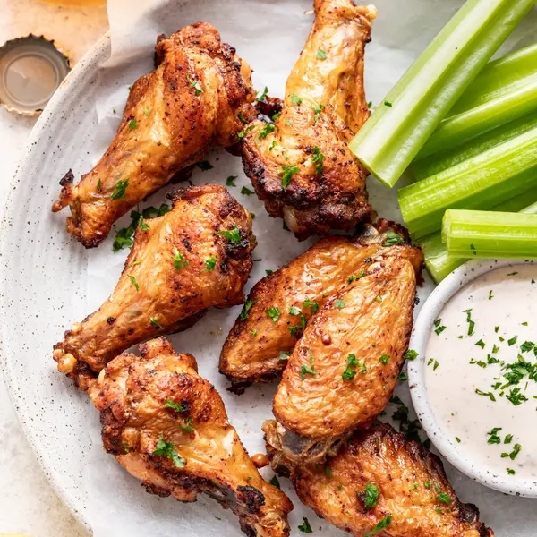 la-burla-bee - Cluck & Suck