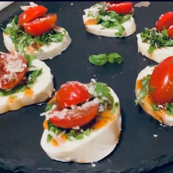 la-burla-bee - Caprese Salad