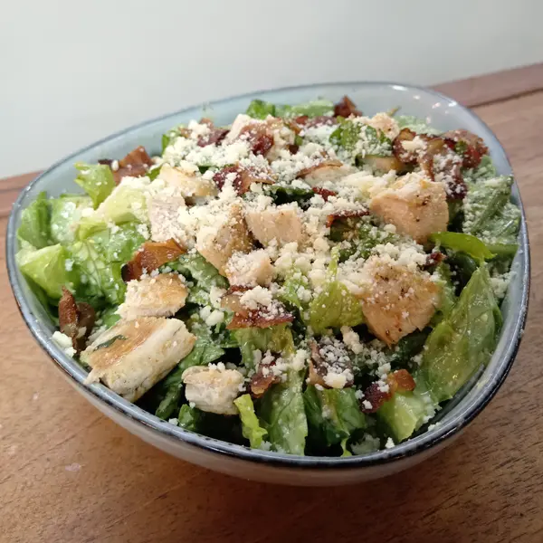 la-cancha-bistro - Ensalada Cesar de Pollo
