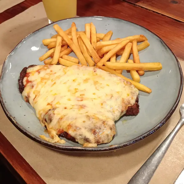 la-cancha-bistro - Milanesa Napoletana