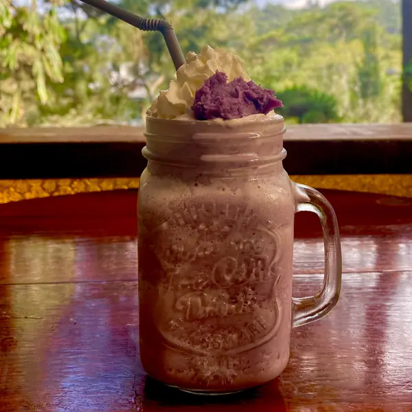 la-casa-bianca-hotel-cafe - Ube Milkshake