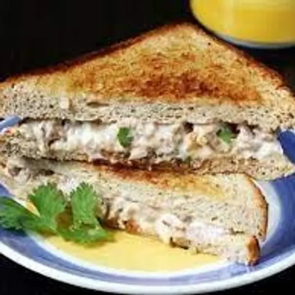 la-casa-bianca-hotel-cafe - Chicken Sandwich