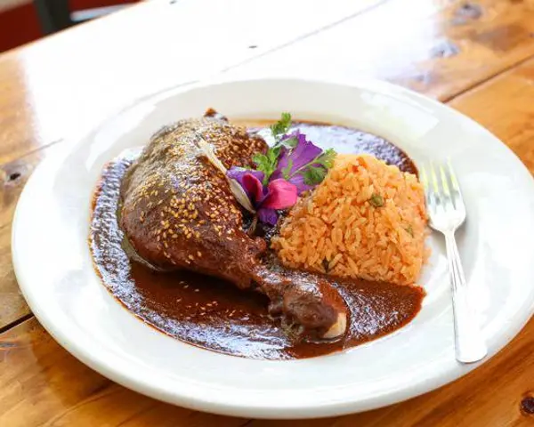 la-cocina-restaurant - Pollo Con Mole