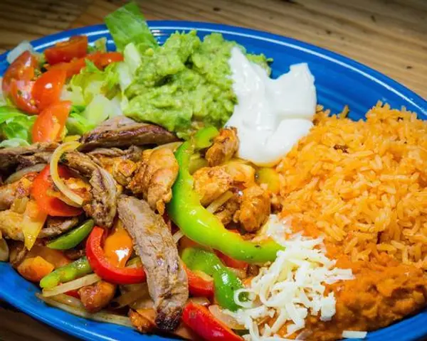 la-fiesta-taqueria - Fajitas Pollo o Res