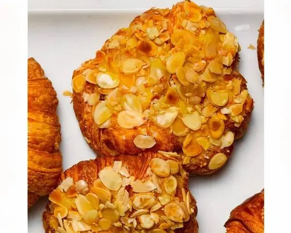 la-fromagerie - Almond croissant