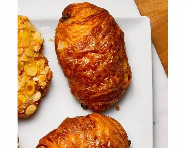 la-fromagerie - Valrhona Chocolate Croissant