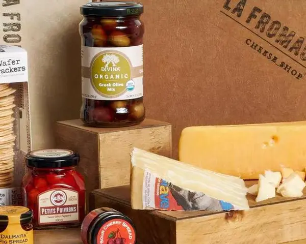 la-fromagerie - Aged Gouda, Piave Vecchio & Sweets Gift Box