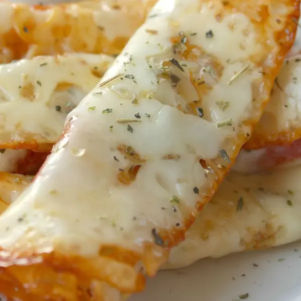 la-pizzera - GARLIC  BREAD  (saucy)   GARLIC  BREAD  (saucy)    Garlic bread with garlic sauce