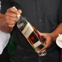 la-plaza-del-cafe-restaurant - Whisky botellas