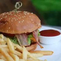 la-plaza-del-cafe-restaurant - Hamburguesas