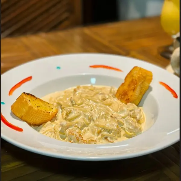 la-plaza-del-cafe-restaurant - Alfredo con pollo