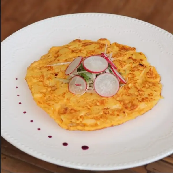 la-plaza-del-cafe-restaurant - Tortilla de papa, jamón y queso