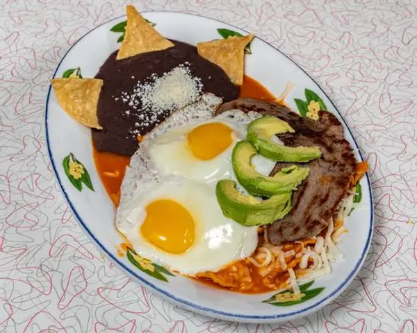 la-torta-gorda - Chilaquiles con 2 Huevos and Carne Asada, grilled chicken or chorizo & eggs