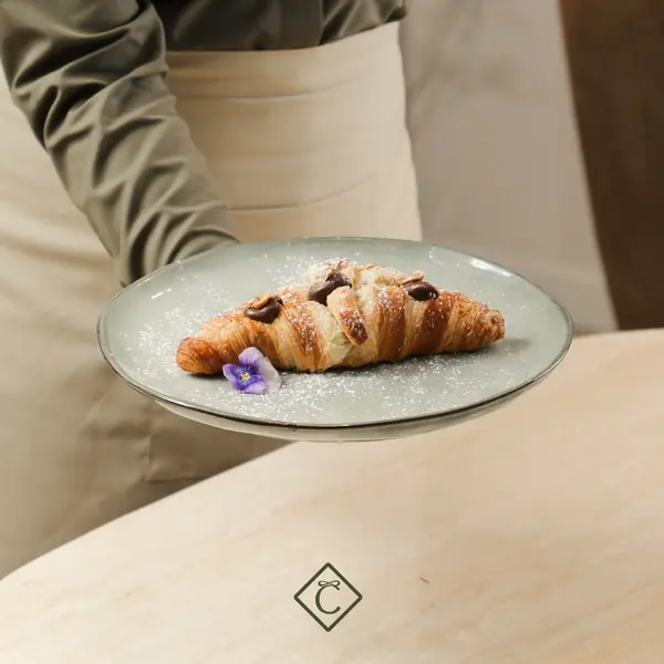 le-cadeau-uae - Nutella Croissant