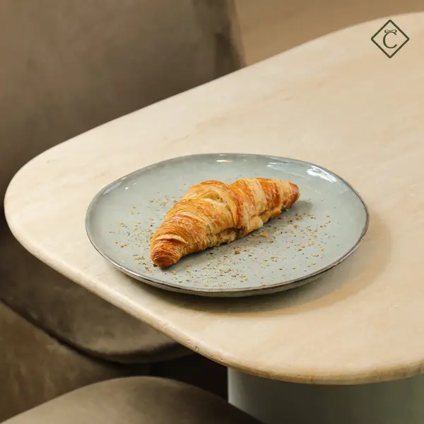 le-cadeau-uae - Zaatar Croissant